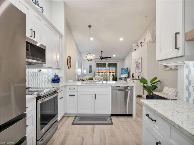 6890 Huntington Lakes CIR 204, Naples, FL 34119