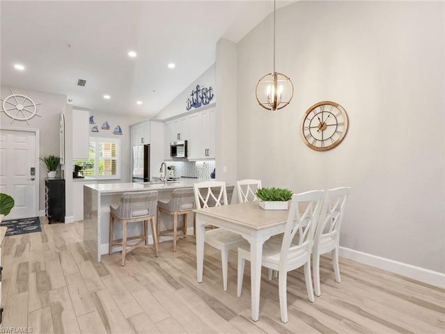 6890 Huntington Lakes CIR 204, Naples, FL 34119