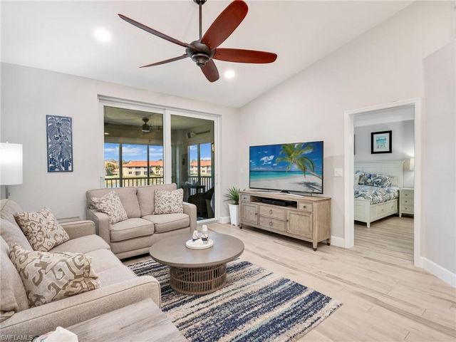 6890 Huntington Lakes CIR 204, Naples, FL 34119