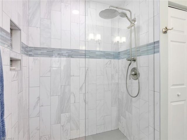 6890 Huntington Lakes CIR 204, Naples, FL 34119