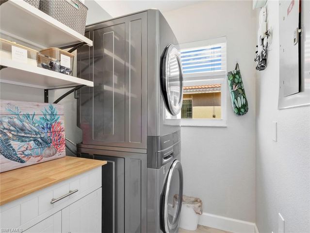 6890 Huntington Lakes CIR 204, Naples, FL 34119