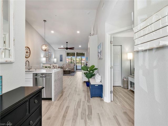 6890 Huntington Lakes CIR 204, Naples, FL 34119