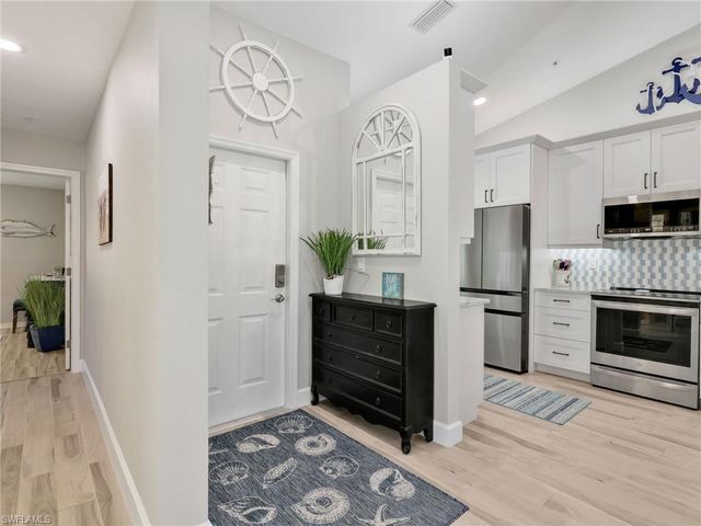 6890 Huntington Lakes CIR 204, Naples, FL 34119