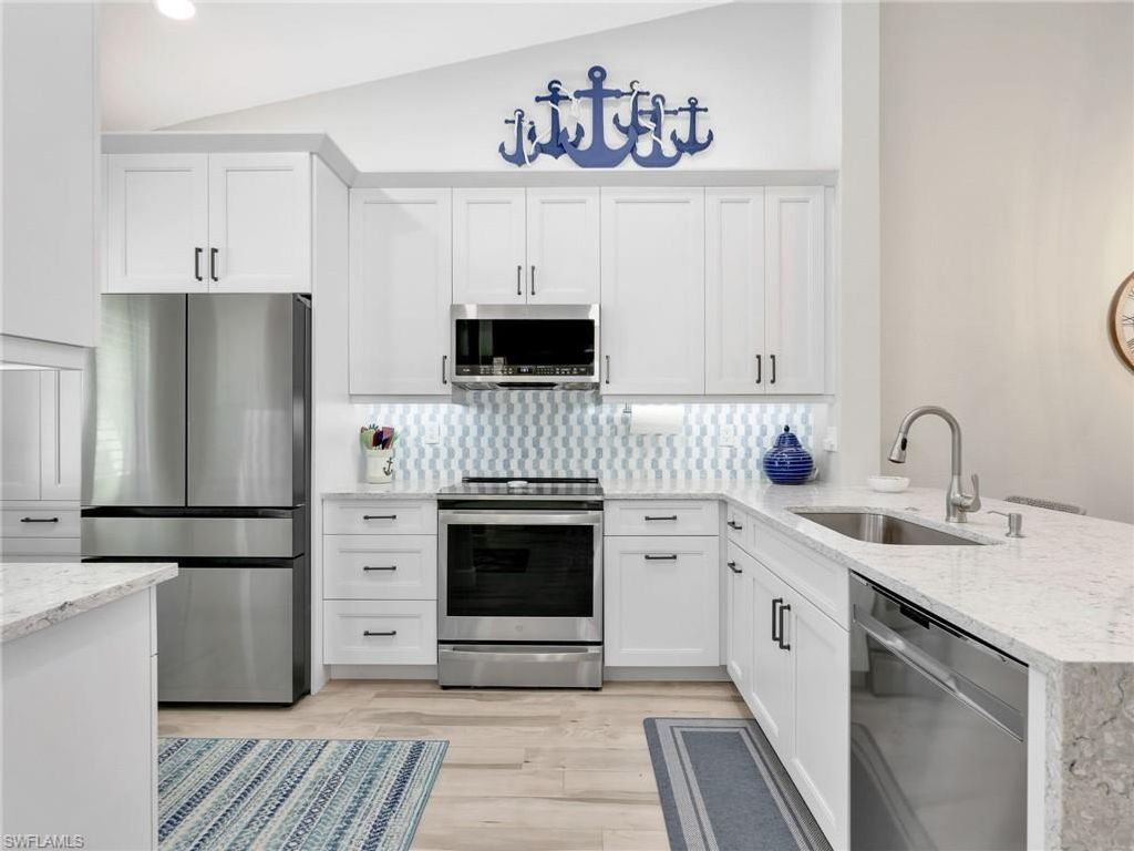 6890 Huntington Lakes CIR 204, Naples, FL 34119