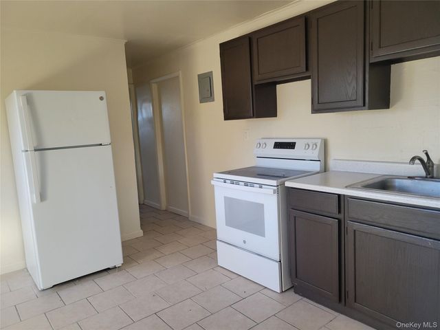 3479 Lexington Avenue L8, Mohegan Lake, NY 10547