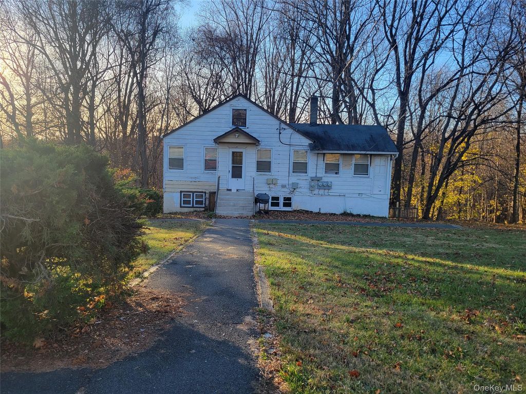 3479 Lexington Avenue L8, Mohegan Lake, NY 10547