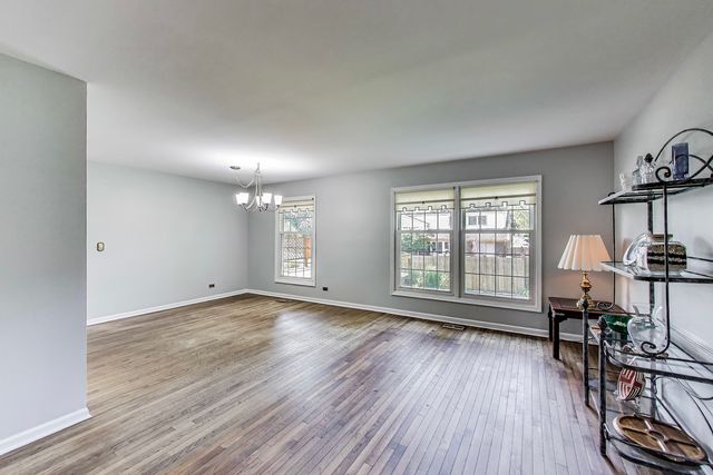 709 Carriageway Drive, Buffalo Grove, IL 60089