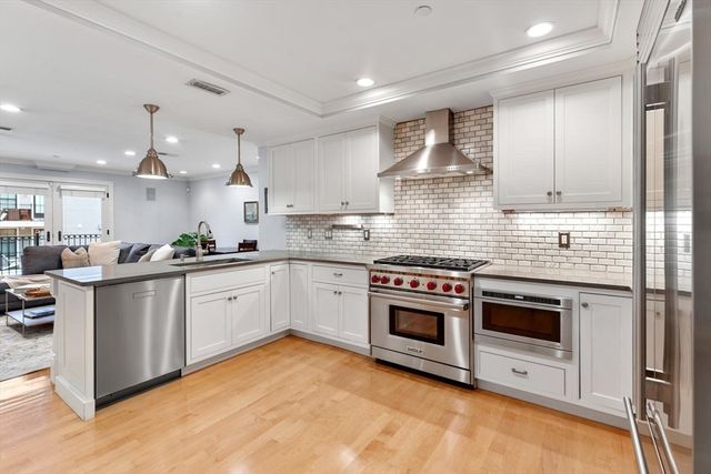 881 E 2nd 7, Boston, MA 02127