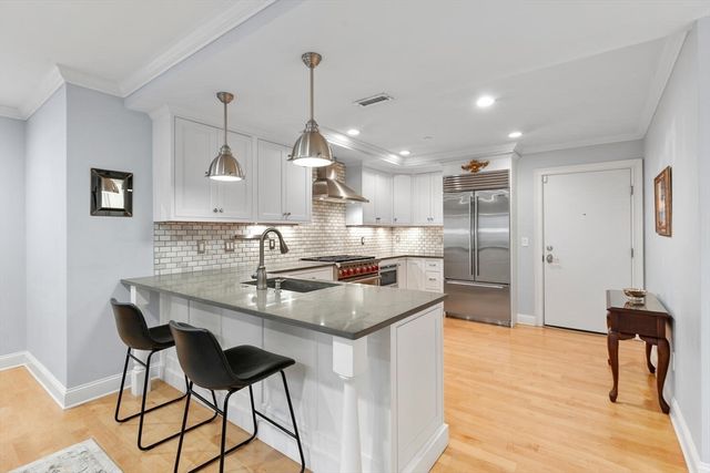 881 E 2nd 7, Boston, MA 02127