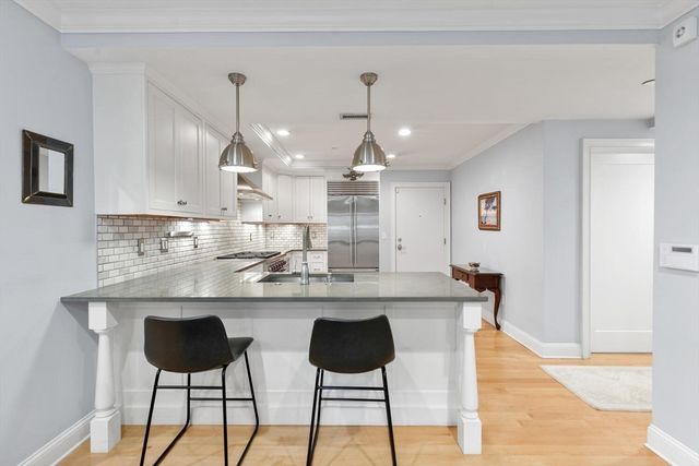 881 E 2nd 7, Boston, MA 02127