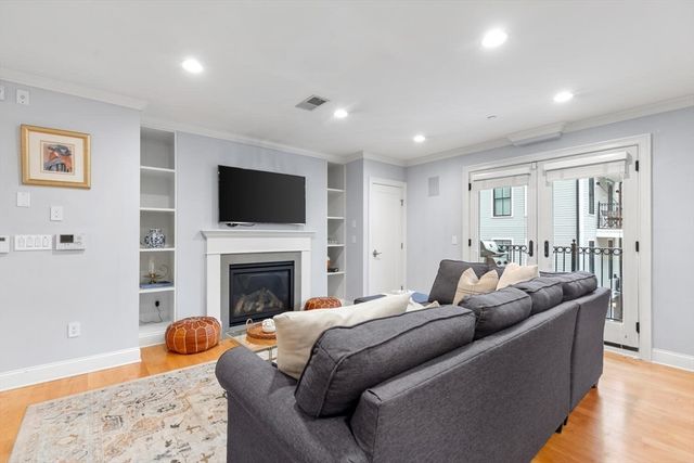 881 E 2nd 7, Boston, MA 02127