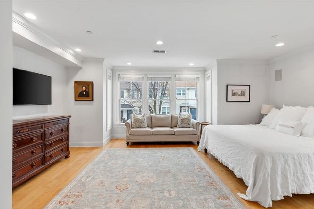 881 E 2nd 7, Boston, MA 02127