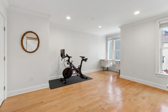 881 E 2nd 7, Boston, MA 02127