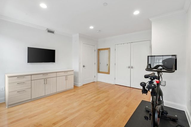 881 E 2nd 7, Boston, MA 02127