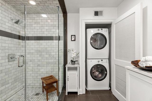 881 E 2nd 7, Boston, MA 02127