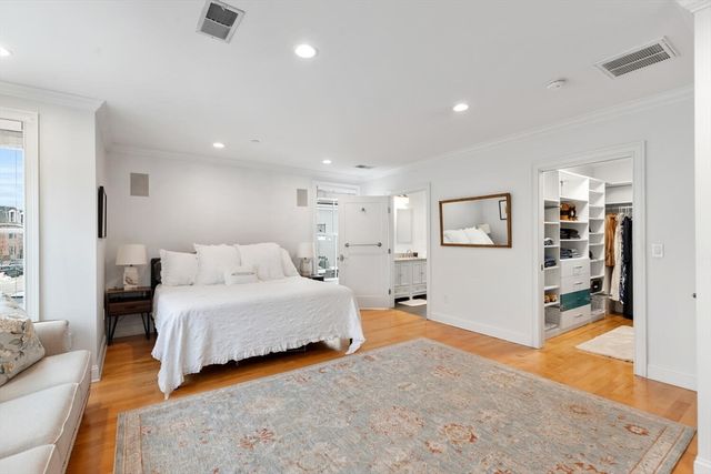 881 E 2nd 7, Boston, MA 02127