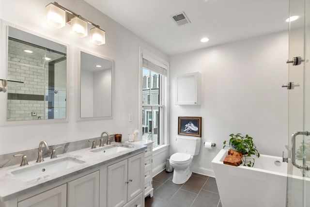 881 E 2nd 7, Boston, MA 02127