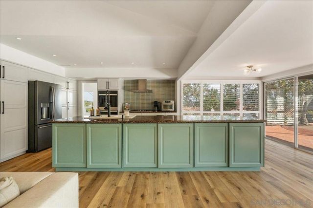 6641 Murray Park Drive, San Diego, CA 92120