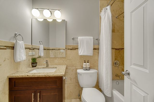 1040 W Polk Street 2B, Chicago, IL 60607