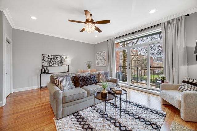 1040 W Polk Street 2B, Chicago, IL 60607