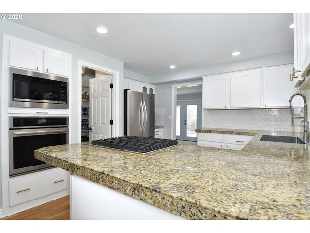 151 Se CONDOR Dr, Gresham, OR 97080