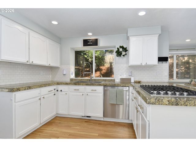 151 Se CONDOR Dr, Gresham, OR 97080