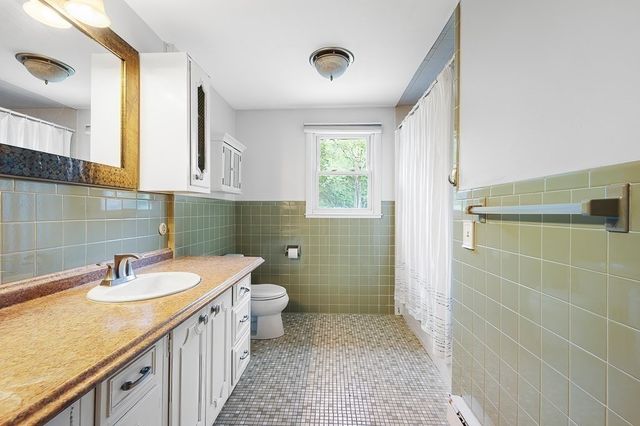 36 Roman Dr, Shrewsbury, MA 01545