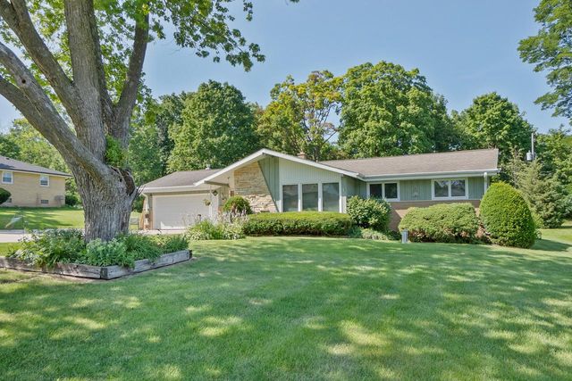 16530 Willow Ridge LANE, Brookfield, WI 53005