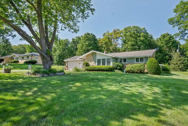 16530 Willow Ridge LANE, Brookfield, WI 53005