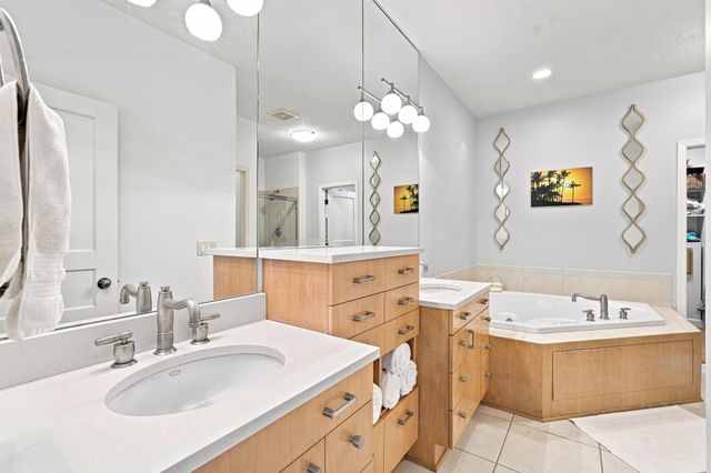 10776 Falling Water Lane H, Woodbury, MN 55129
