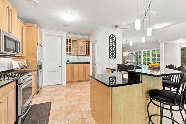 10776 Falling Water Lane H, Woodbury, MN 55129