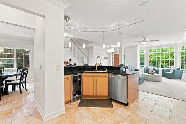 10776 Falling Water Lane H, Woodbury, MN 55129