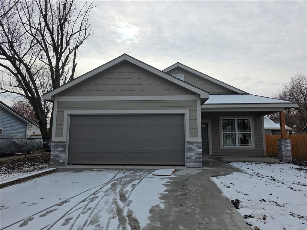 818 W 10th Street, Ottawa, KS 66067