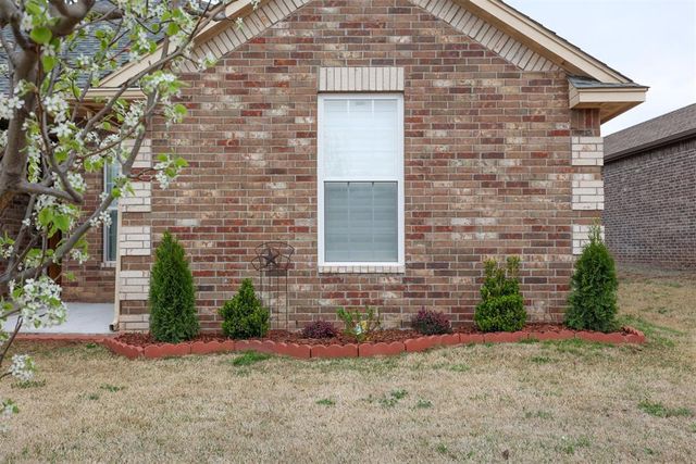 12405 SW 7th Street, Yukon, OK 73099