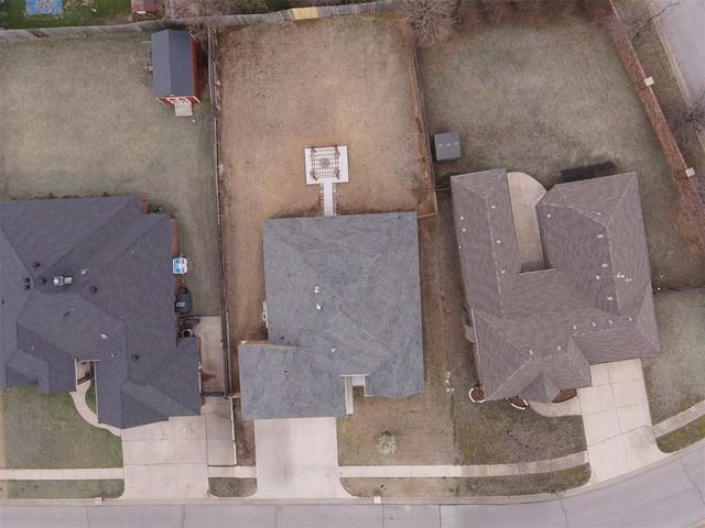 12405 SW 7th Street, Yukon, OK 73099