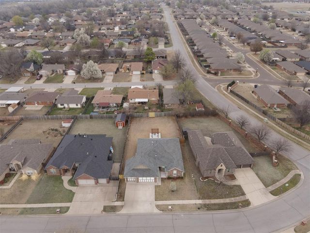 12405 SW 7th Street, Yukon, OK 73099