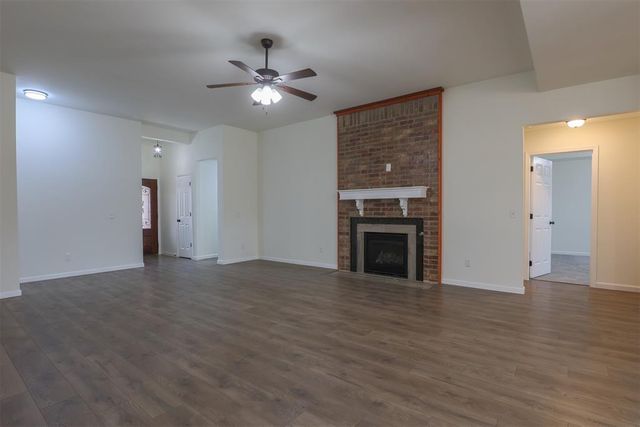 12405 SW 7th Street, Yukon, OK 73099