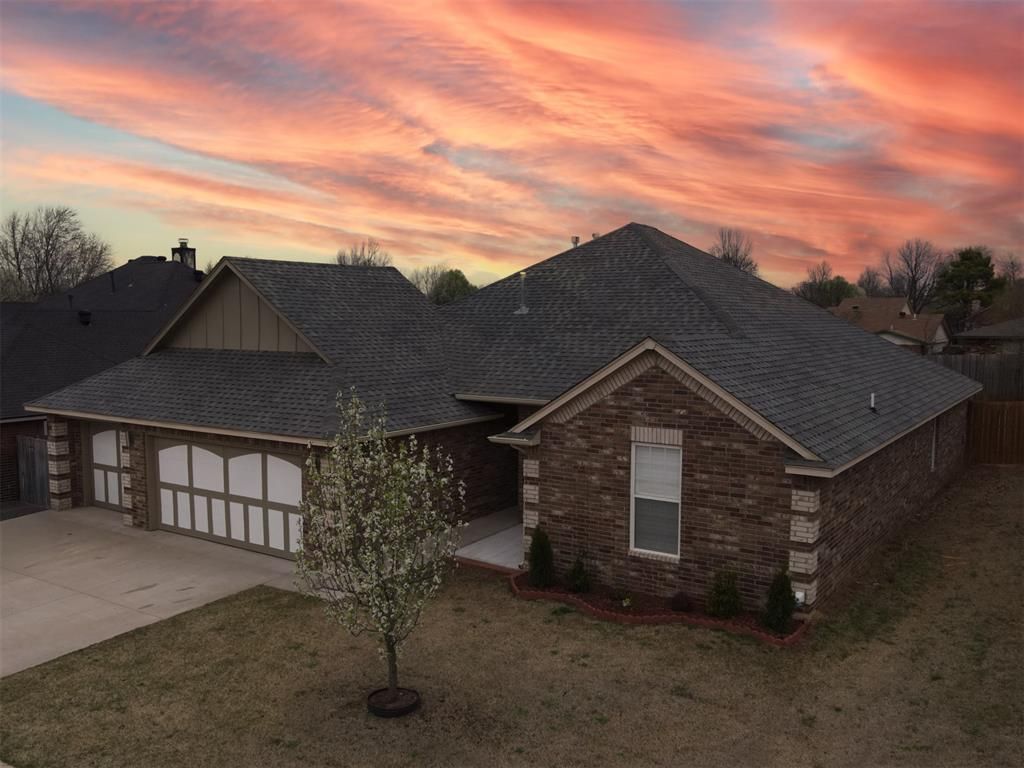 12405 SW 7th Street, Yukon, OK 73099