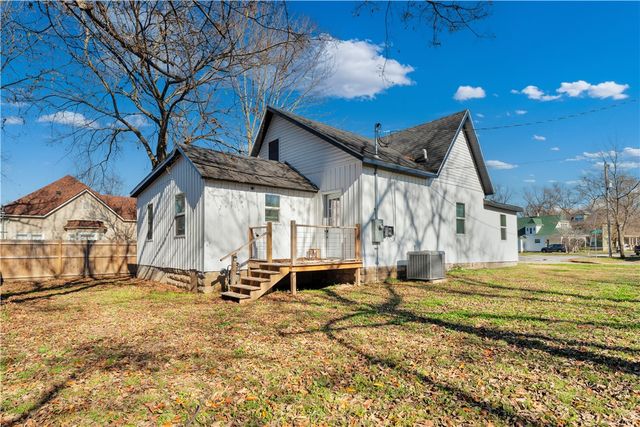 430 S Washington Street, Siloam Springs, AR 72761