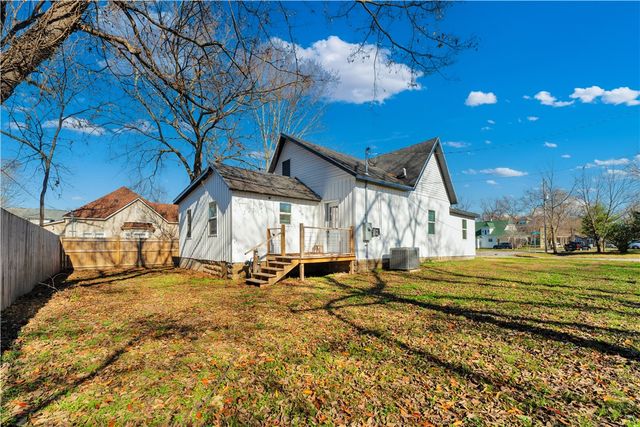 430 S Washington Street, Siloam Springs, AR 72761