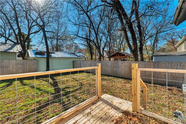 430 S Washington Street, Siloam Springs, AR 72761