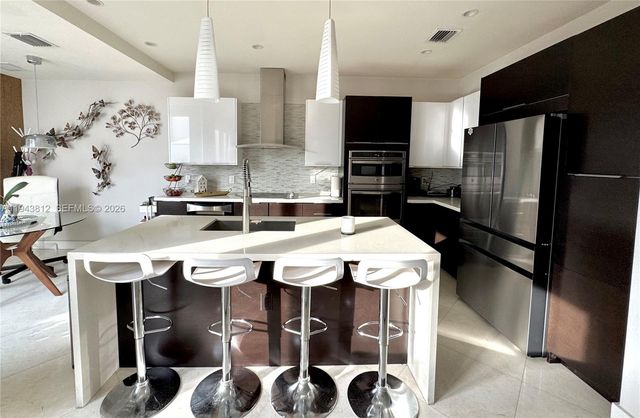 6428 NW 105th Pl, Doral, FL 33178