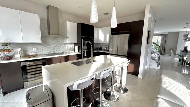 6428 NW 105th Pl, Doral, FL 33178