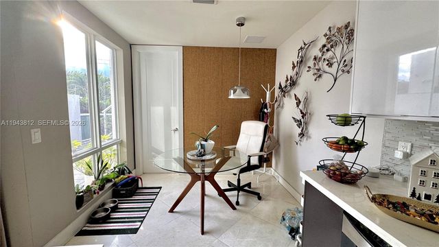 6428 NW 105th Pl, Doral, FL 33178