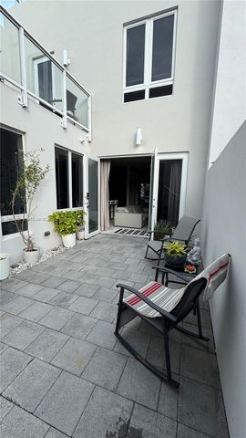 6428 NW 105th Pl, Doral, FL 33178