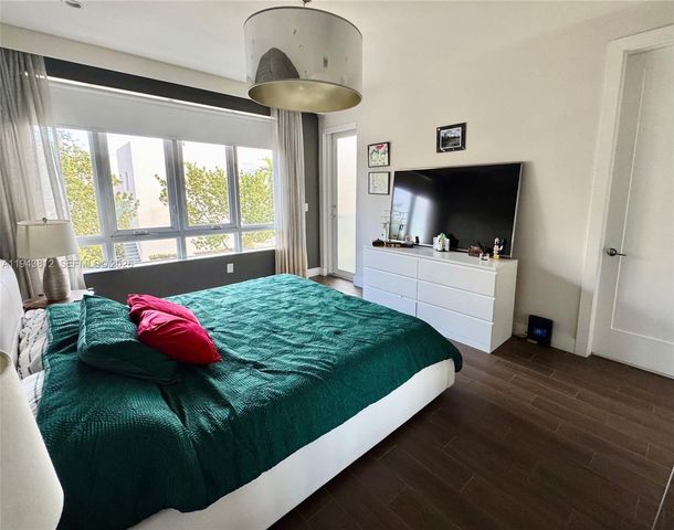 6428 NW 105th Pl, Doral, FL 33178