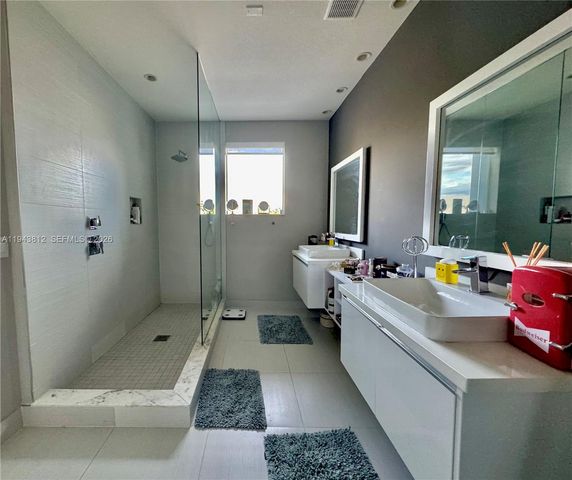 6428 NW 105th Pl, Doral, FL 33178