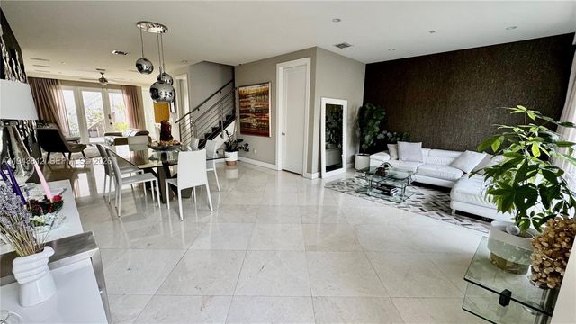 6428 NW 105th Pl, Doral, FL 33178