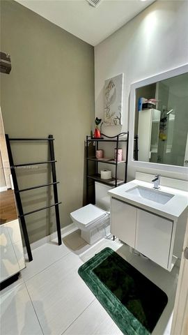 6428 NW 105th Pl, Doral, FL 33178