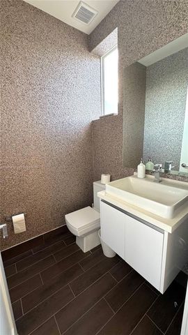 6428 NW 105th Pl, Doral, FL 33178